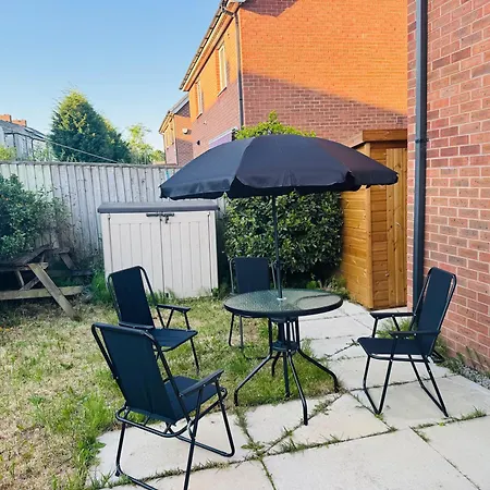 Large 3 Bed - Coop Live -free Parking Apartment