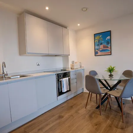Lux Livin' - Luxury 2 Bed Penthouse Large Balcony Μάντσεστερ