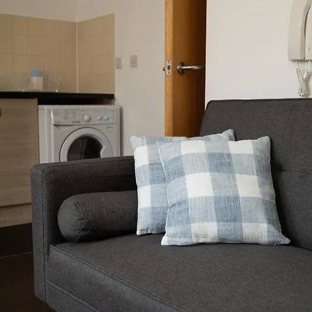 Chic Trafford Apartment, Private Underground Parking, Fast Wi-fi, Self Check-in Anytime, 5 Mins To Old Trafford Stadium Apartman Manchester