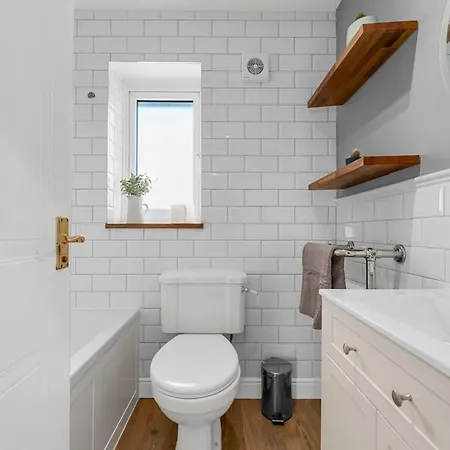 Stylish 3 Bedroom House Free Parking Hébergement de vacances Manchester
