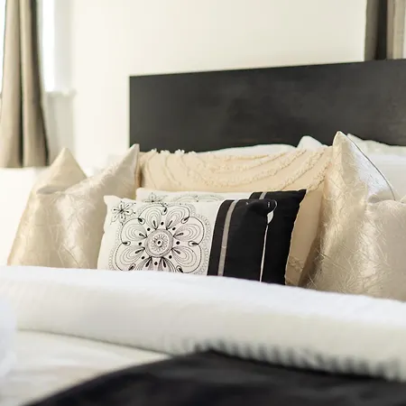 Vakantiehuis - Centre - Parking - Full Kitchen - M60 *