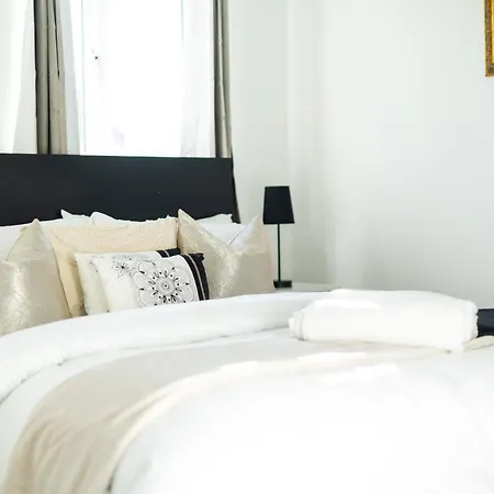 Vakantiehuis - Centre - Parking - Full Kitchen - M60 *