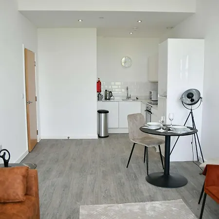 Spacious 1 Bed Near Etihad *