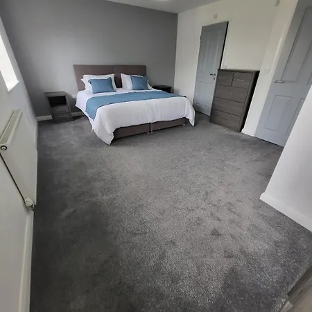 4 Bedroom Tameside Greater Sleeps 8 Nyaraló *
