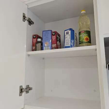 Newly Furnished Near Centre شقة