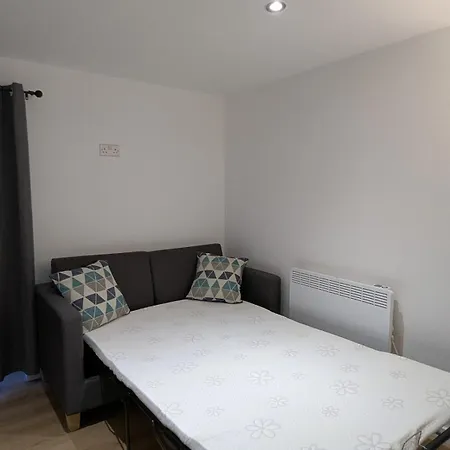 Newly Furnished Near Centre شقة