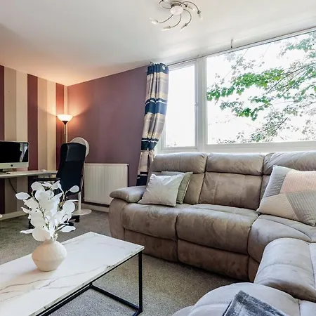 Vakantiehuis Comfortable 3-storey House With Free Car Parking