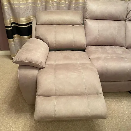 Comfortable 3-storey House With Free Car Parking Vakantiehuis Manchester