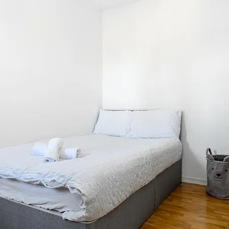 Apartmentsleeps6-parking-familyfriendly-citystay *