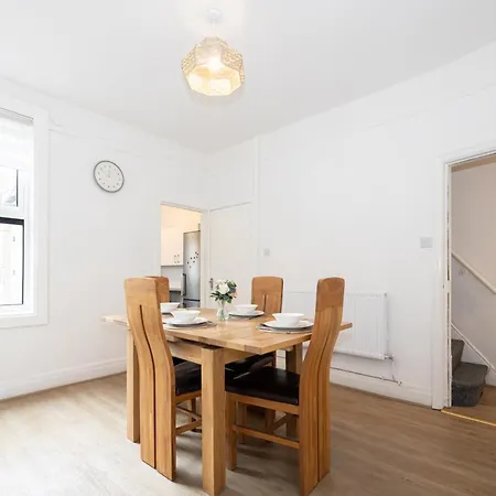 Apartment Bright & Modern 3 Bedroom Old Trafford *