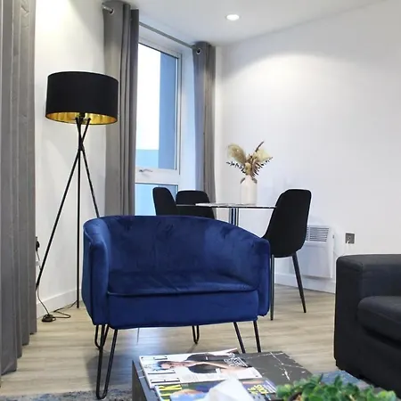 דירה In Mediacity *