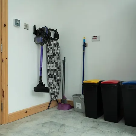 Nyaraló 4 Bed Failsworth - 3 Bathrooms - Free Parking - Ideal For Contractors & Families Manchester