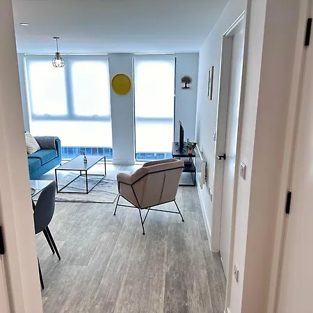 Sleeps 4 Ensuite - Parking & Cityview *