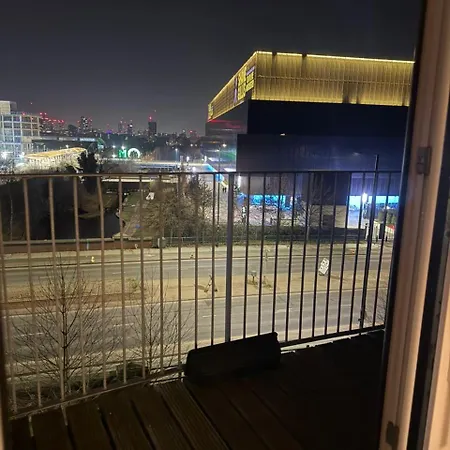 Cozy In A Shared Flat By Etihad And Coop Live Arena בית אירוח