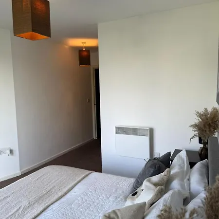 Cozy In A Shared Flat By Etihad And Coop Live Arena *