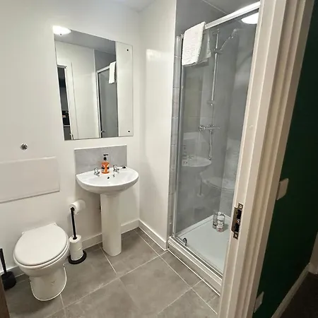 Beehosting Adelphi Wharf 4*