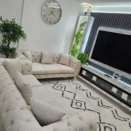 Sluxe 4mins To Etihad Stadium And Coop Live