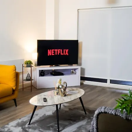 Centre Apt, With Free Secured Parking & Balcony, Sleeps 4 Апартаменты Манчестер