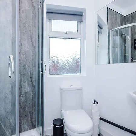 Bright & Comfy 4-bedroom House 10 Mins To By Rest&recharge * マンチェスター