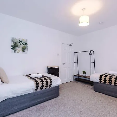 別荘 Bright & Comfy 4-bedroom House 10 Mins To By Rest&recharge マンチェスター