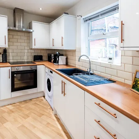 Spacious 3 Bed With Free Parking 20mins From Center Appartamento *