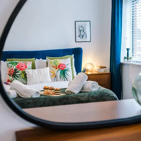 Spacious & Bright 2-bed By 53 Degrees Property, Perfect For Couples With Parking & Garden