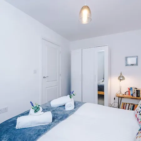 Spacious & Bright 2-bed By 53 Degrees Property, Perfect For Couples With Parking & Garden *