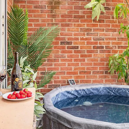 Chic Riverside Retreat Salford 4bd Free Parking Дом отдыха Манчестер