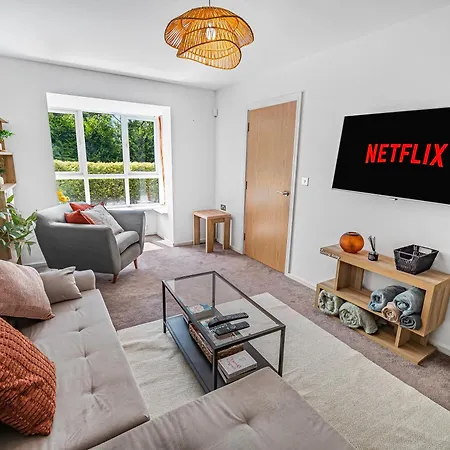 Дом отдыха Chic Riverside Retreat Salford 4bd Free Parking *