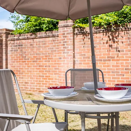 Chic Riverside Retreat Salford 4bd Free Parking Дом отдыха Манчестер