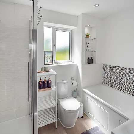 Chic Riverside Retreat Salford 4bd Free Parking * Манчестер