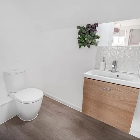 Chic Riverside Retreat Salford 4bd Free Parking Дом отдыха Манчестер