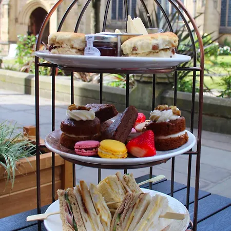 מלון Mitre Centre