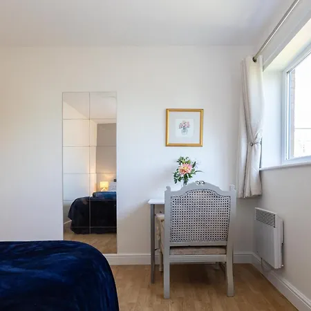 Cosy, 2 Bed Flat Parking *