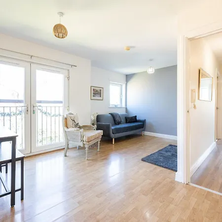 Апартаменты Cosy, 2 Bed Flat Parking