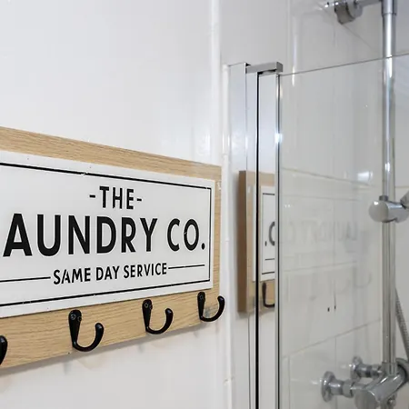 Cosy, 2 Bed Flat Parking 맨체스터