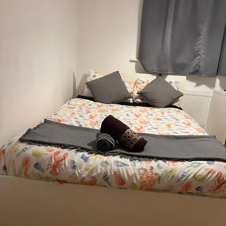 4 Bedroom Sleeps 11 Walk To Etihad