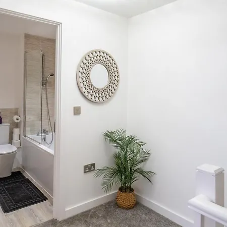 Mega7 Spacious 2bedroom Apartment, 2 Bathrooms, Balcony And Free Parking Вилла
