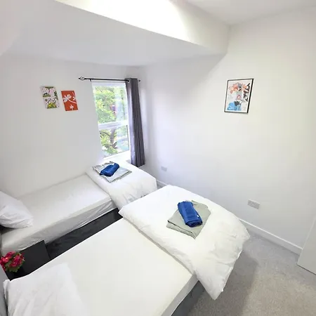 Bright, Modern & Comfortable 2-bedroom Manchester