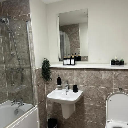 Modern 2 Bd - Mcr - Terrace - Parking דירה מנצ'סטר