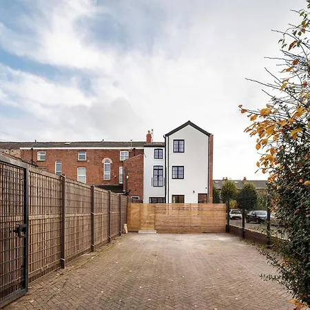 Σπίτι διακοπών 6-bedroom, 6-bathroom Contractor *