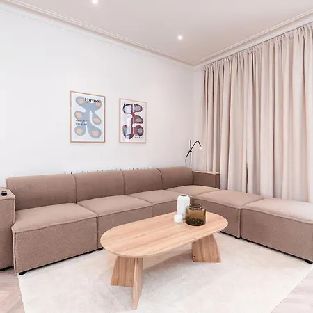 6-bedroom, 6-bathroom Contractor Holiday home *