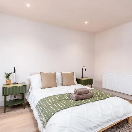 6-bedroom, 6-bathroom Contractor Holiday home *
