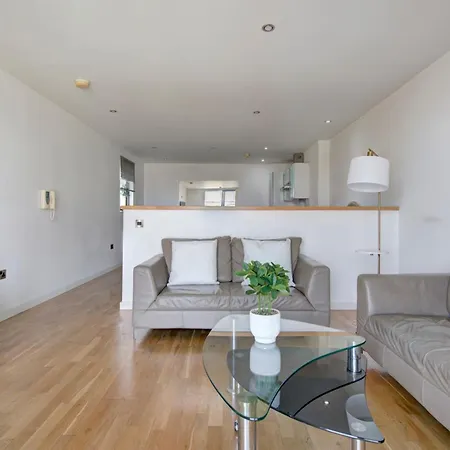 Pass The Keys Modern 2 Bed Centre Parking Apartment