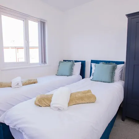 Luxury Three Story Townhouse Free Parking On Drive