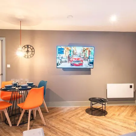 Apartment Lovely 2 Bedroom Manchester