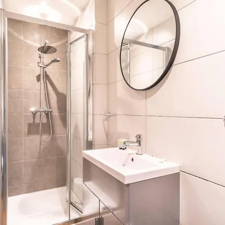 Apartment Lovely 2 Bedroom Manchester