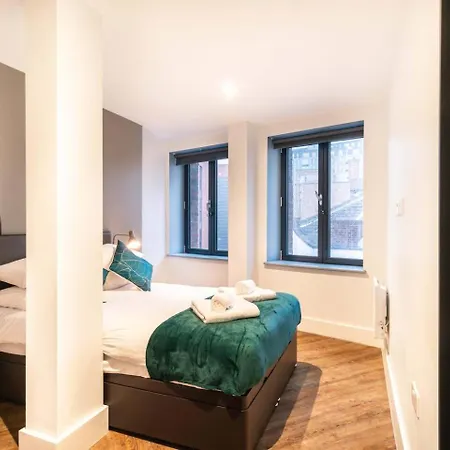 Lovely 2 Bedroom Apartment *