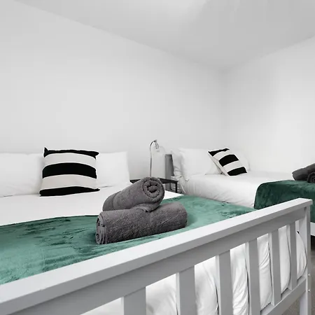 Pristine Old Trafford & Centre 2bd 2bt - Balcony