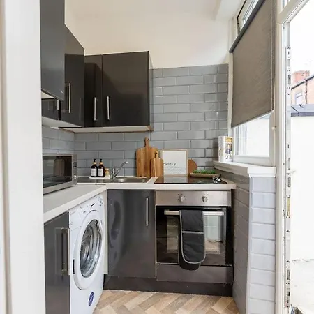 Luxury 1-bed Near Centre And North General Hospital